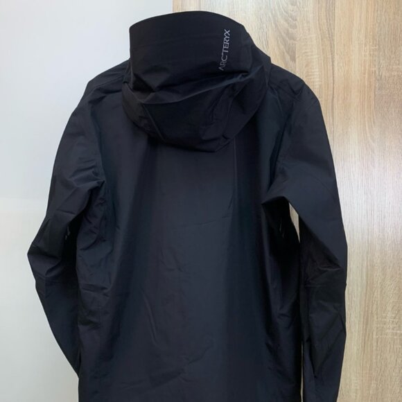 Arc’teryx Beta Series Beta LT Hooded Hardshell Jacket - Picture 2 of 10